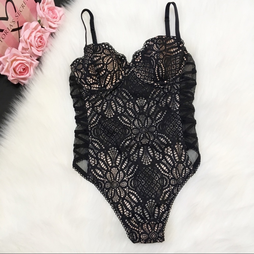 VS 😍Gorgeous Lace-Up Lace Bodysuit - Picture 3 of 8